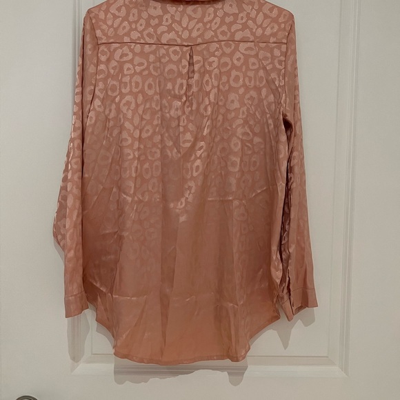 Blush pink leopard silk button down - Picture 2 of 3